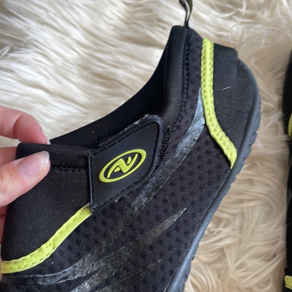 Slip grip black green slip on water lake waterfall pool shoes wide toes 11-12 - Picture 10 of 17